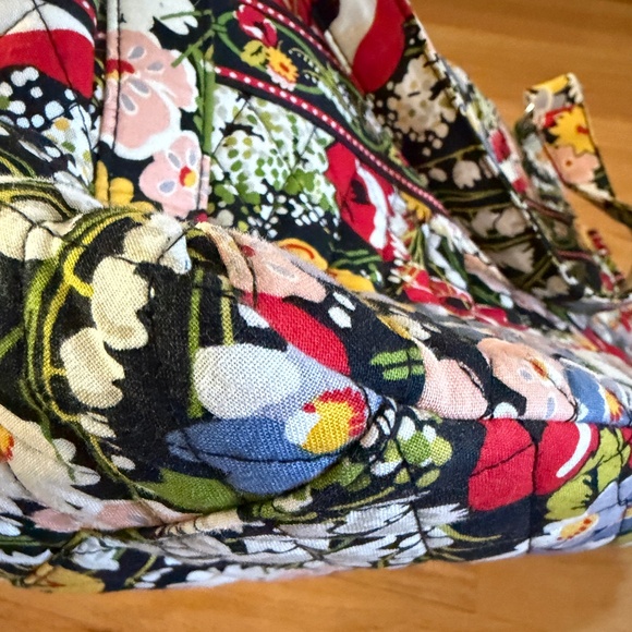 Vera Bradley Poppy Fields Handbag Purse Red Black Floral - Picture 6 of 15